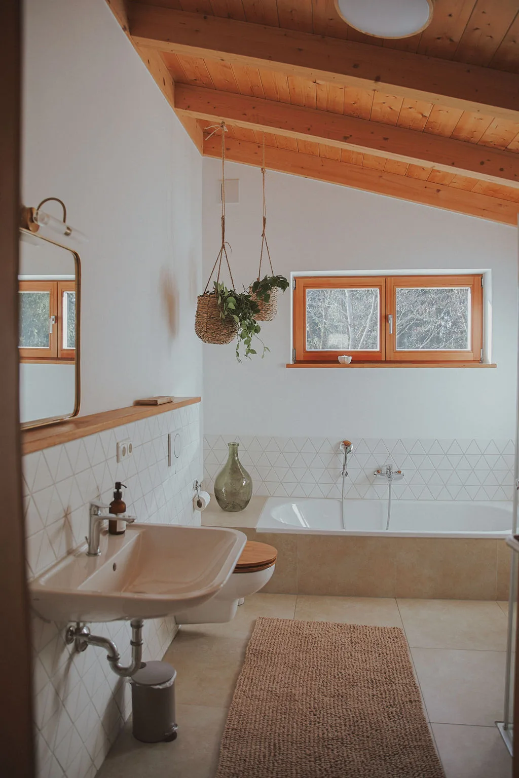 Badezimmer mit ebenerdiger Dusche